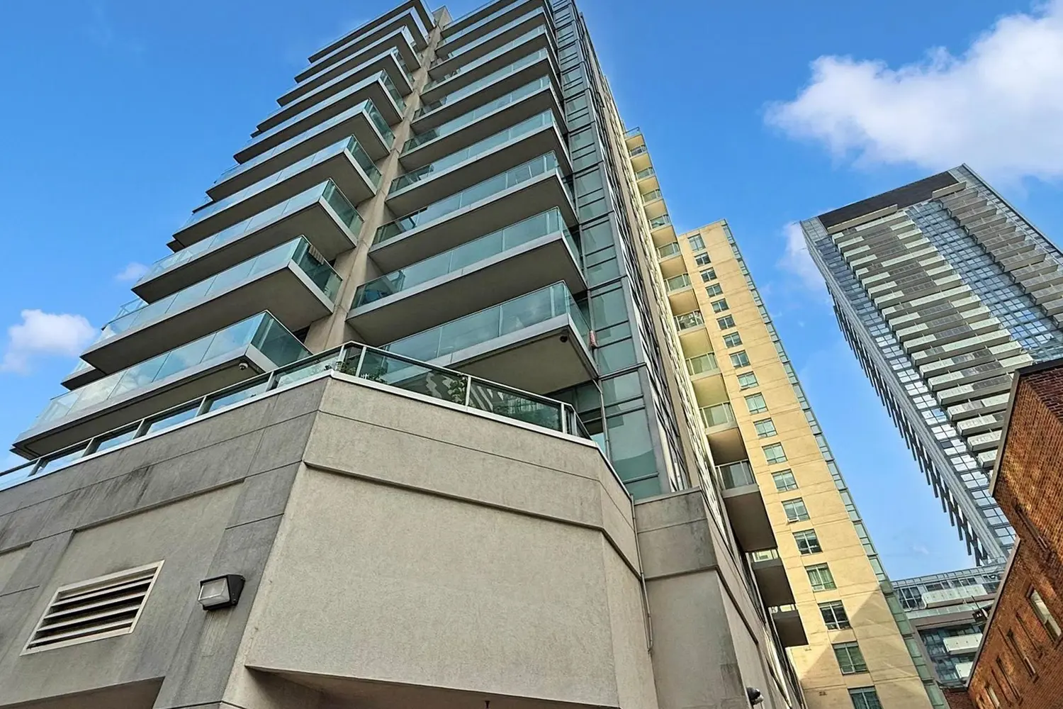 Additional image 8 of 212 Eglinton Avenue 1005
