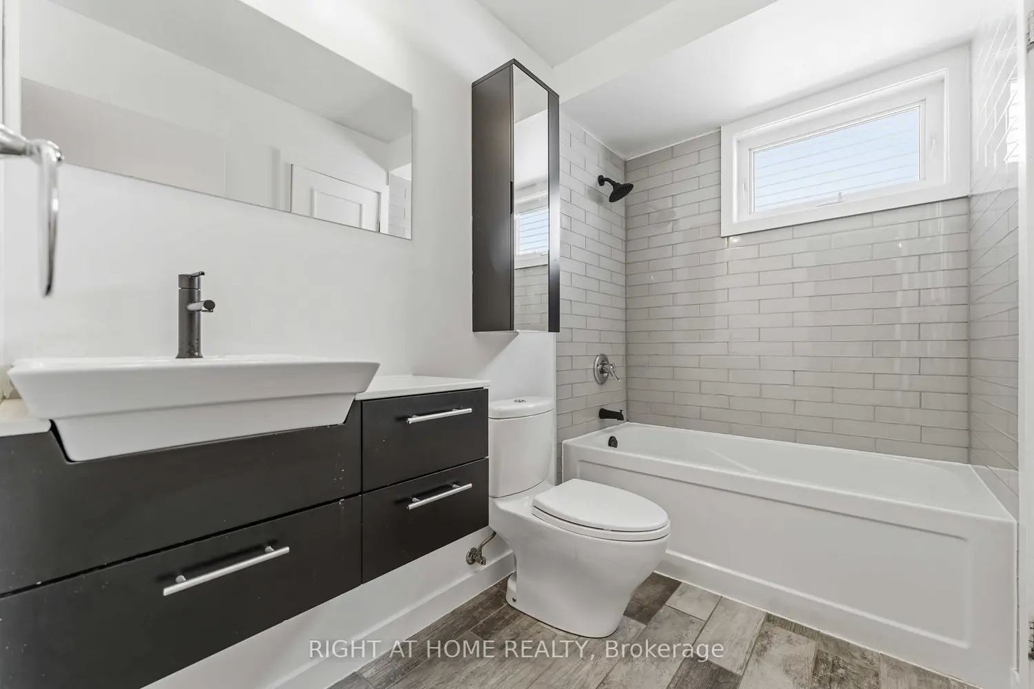 Additional image 12 of 981 Barwell Avenue