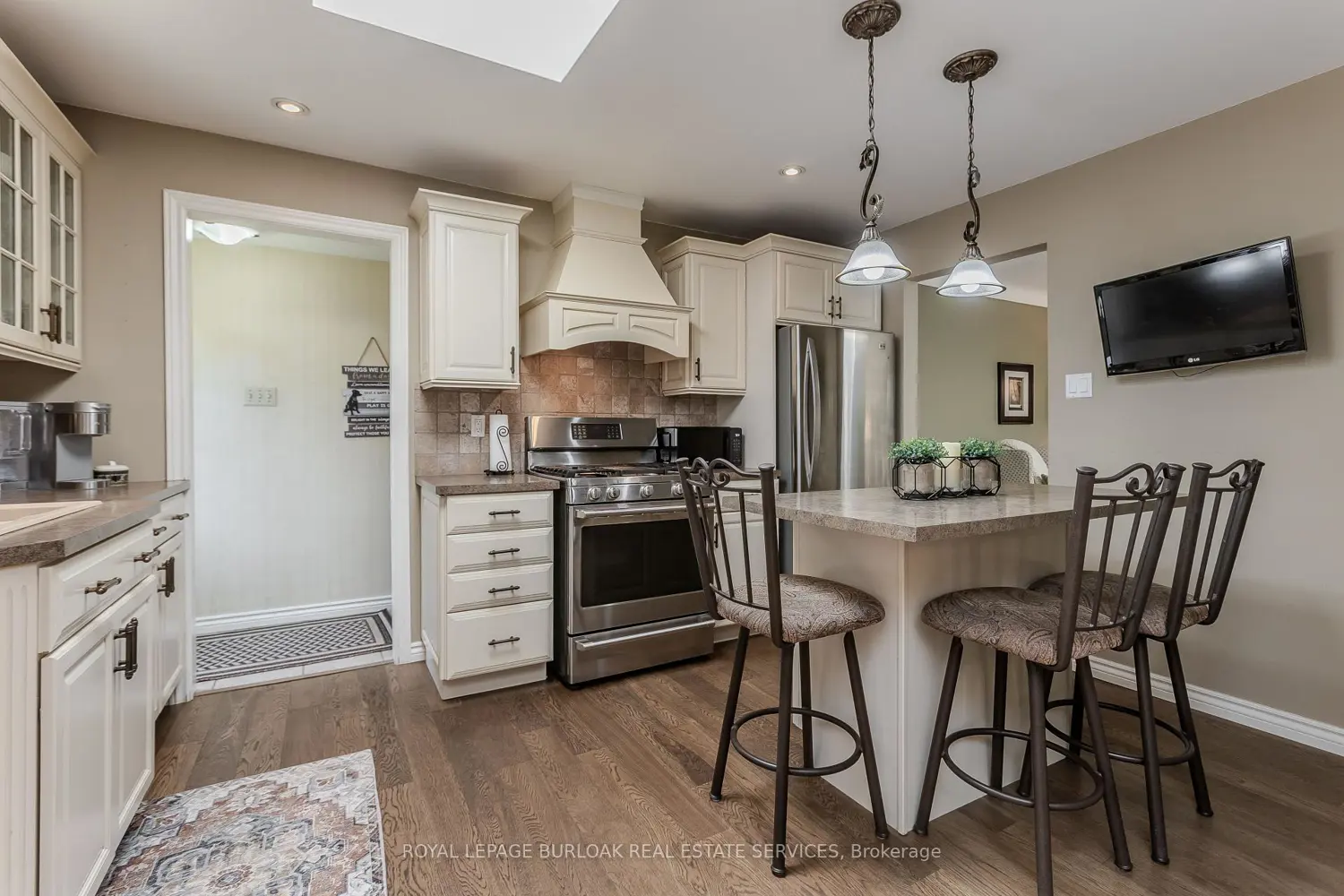 643 Artreva Crescent photo 3