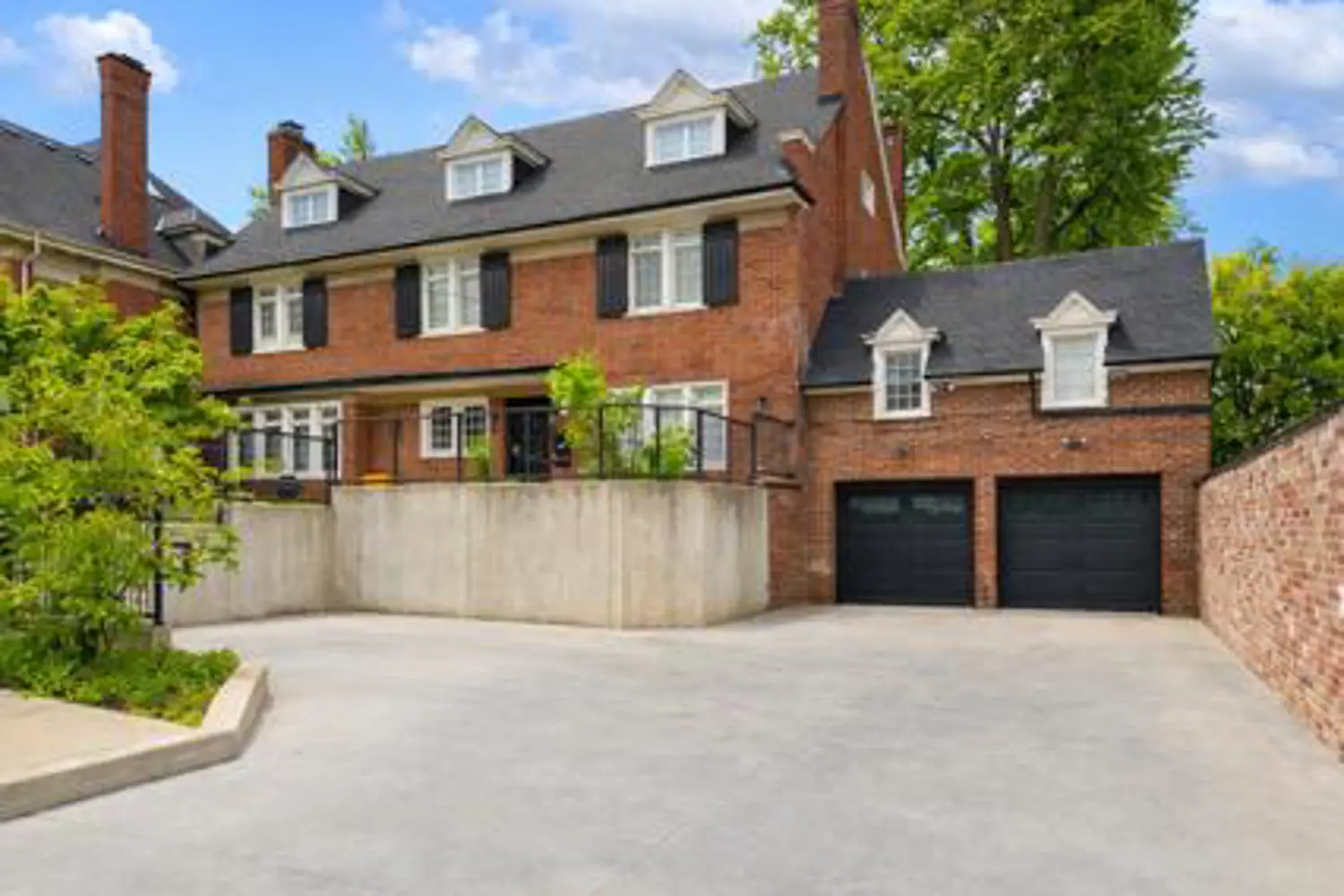 653 Talbot Street