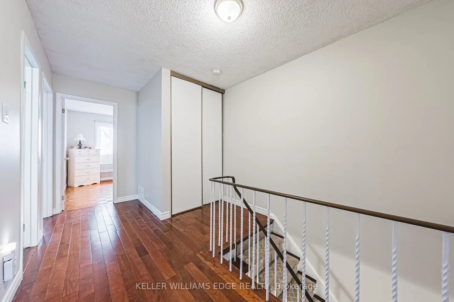 1576 Newlands Crescent 60 photo 2