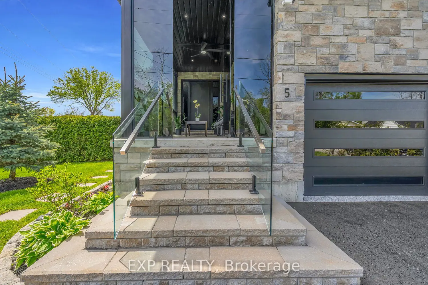 5 Farley Circle