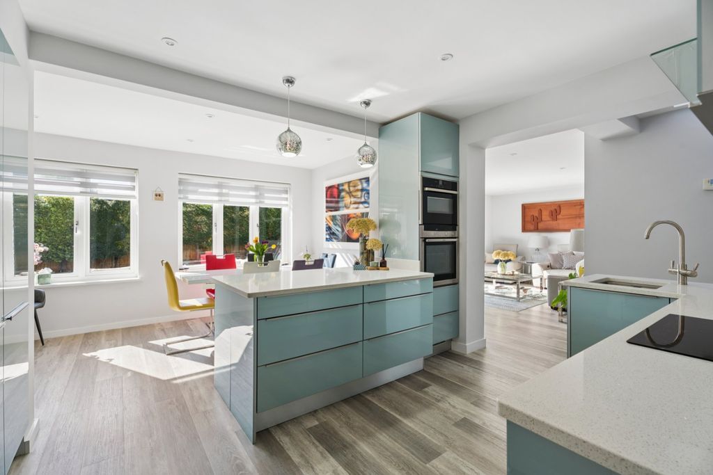 Additional image 3 of 4 bed detached house for saleMeadowcroft, Chalfont St. Peter, Gerrards Cross, Buckinghamshire SL9