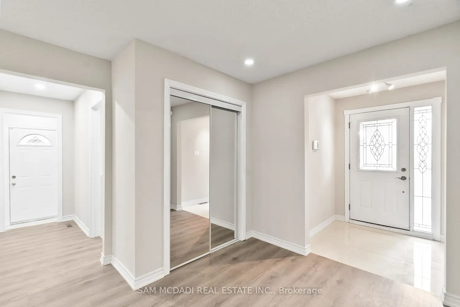 149 Sunforest Drive photo 2