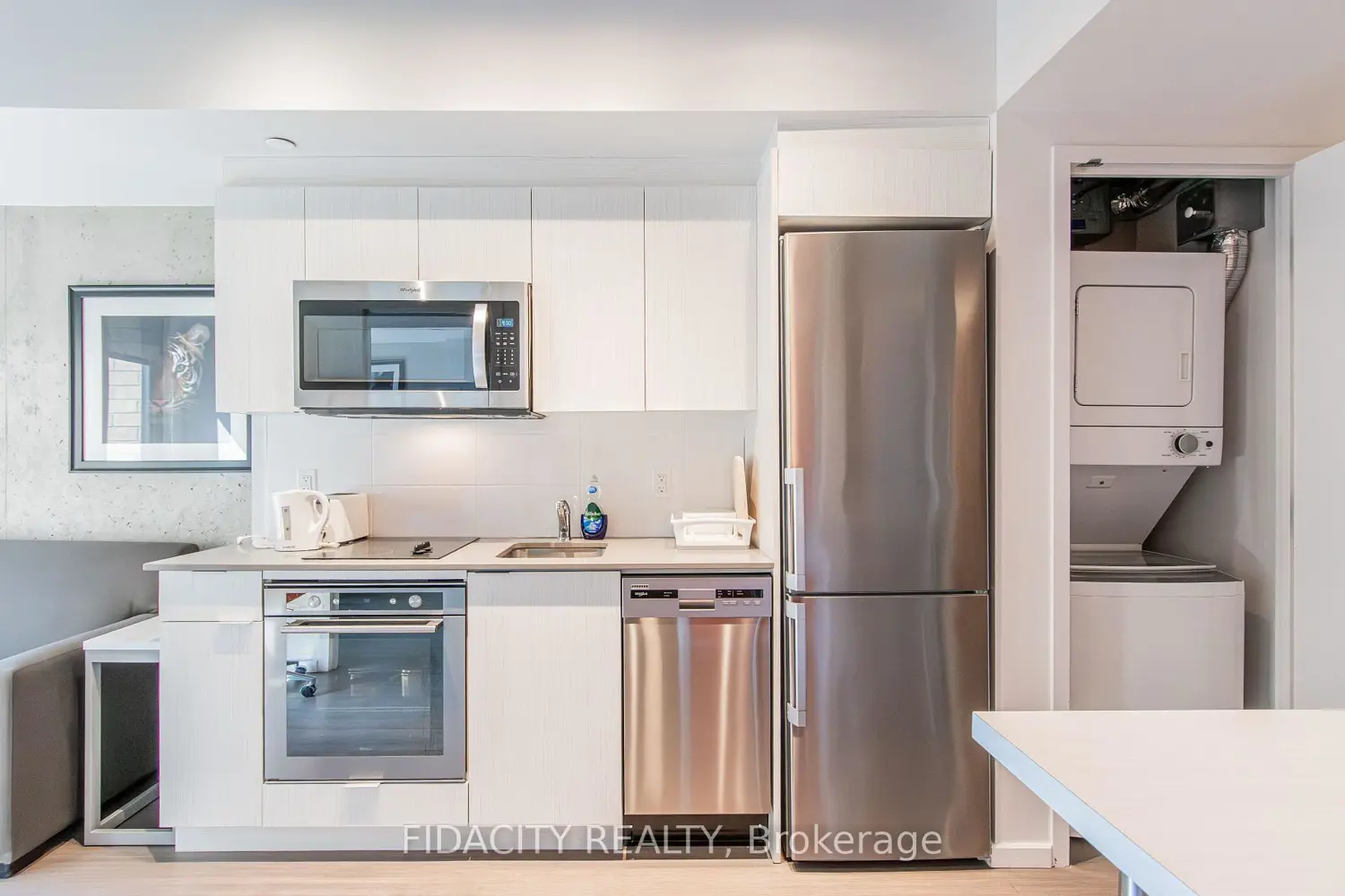 105 Champagne Avenue 2912 photo 3