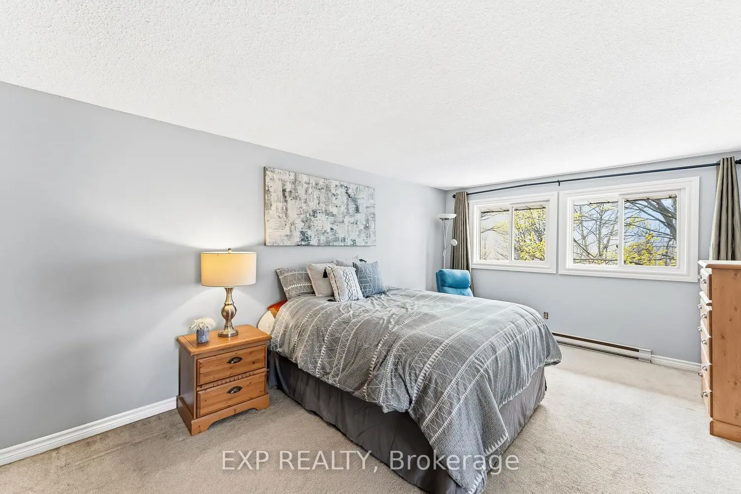 570 Annandale Street photo 3