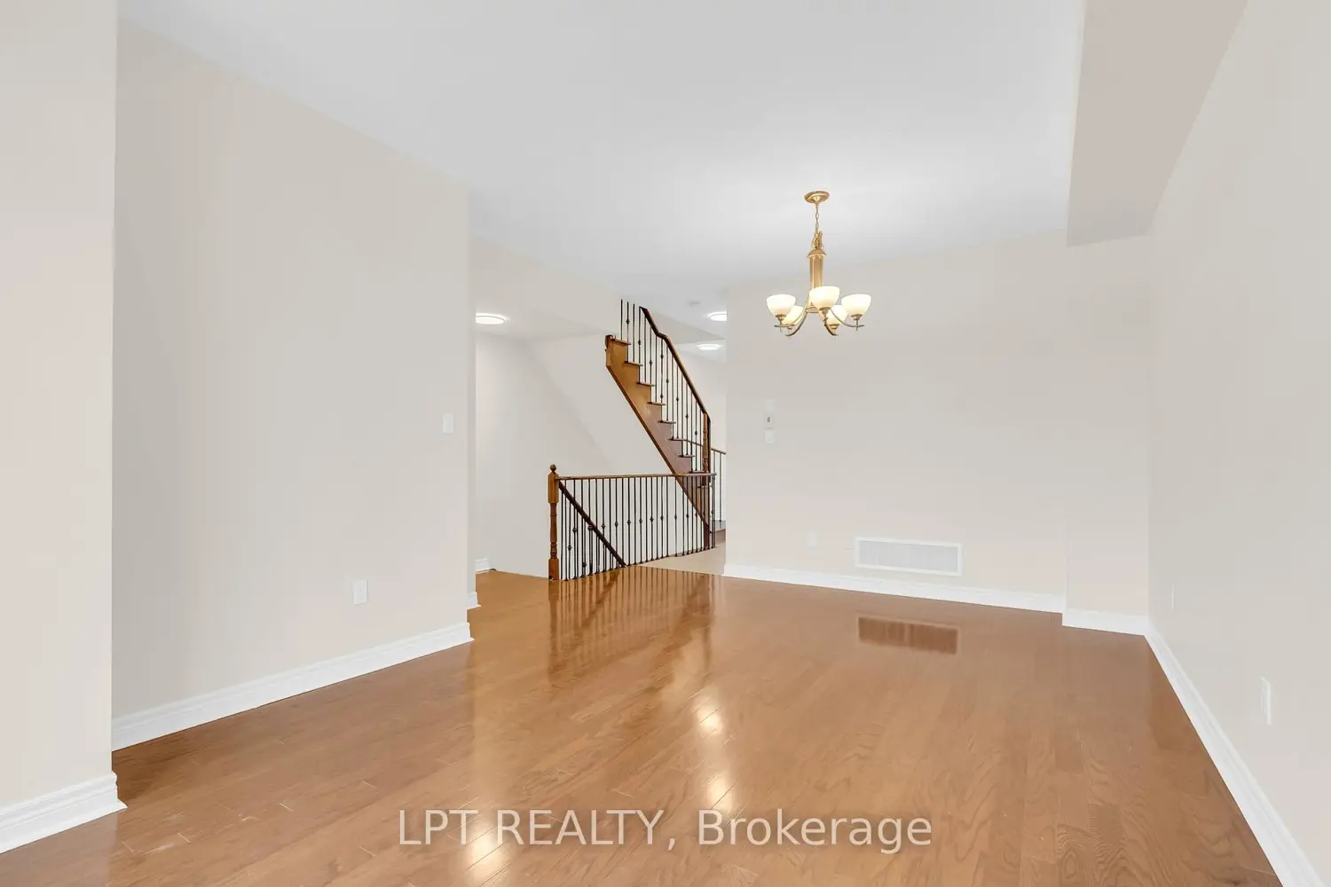 3215 Thomas Street 4 photo 4