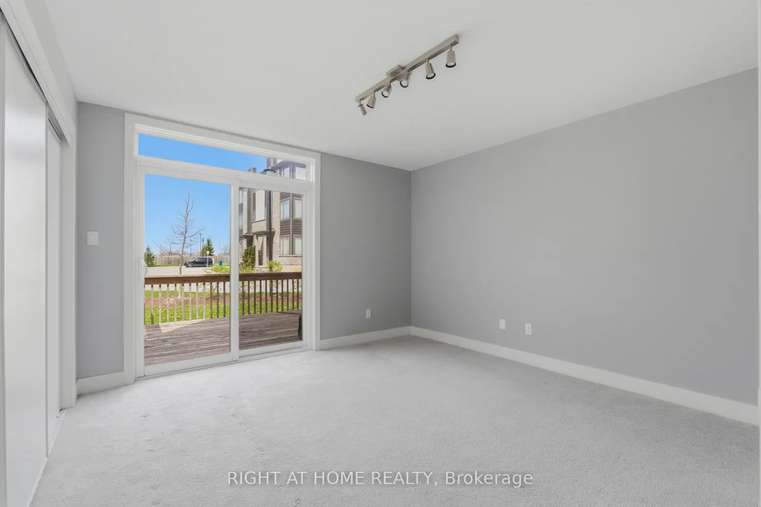 2060 Meadowgate Boulevard 10 photo 3