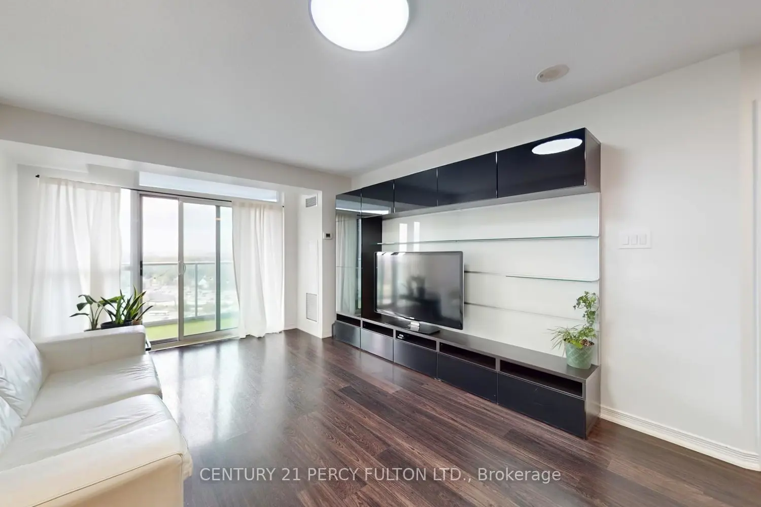9 George Street 1612 photo 2
