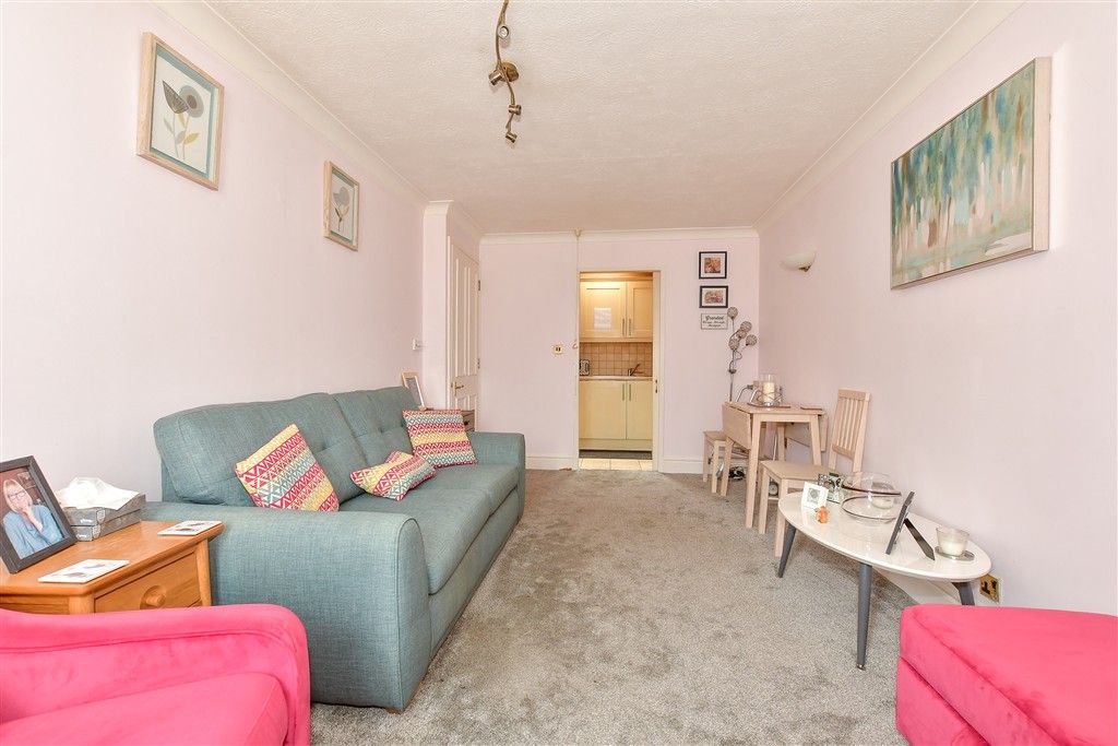 1 bed flat for saleMiddle Row, Faversham, Kent ME13 photo 2