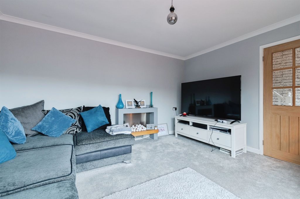 Additional image 10 of 5 bed semi-detached house for salePennys Crescent, Fordingbridge SP6