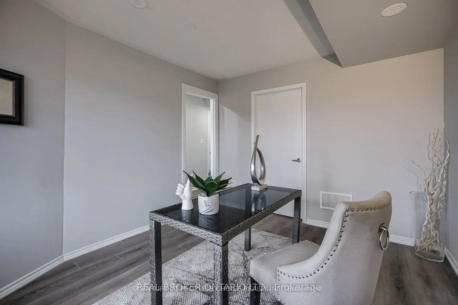18 Jerome Way photo 3