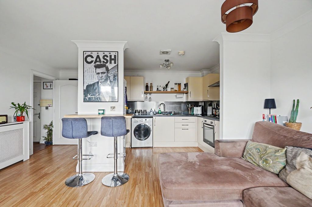 Additional image 7 of 2 bed flat for saleDock Road, Chatham ME4