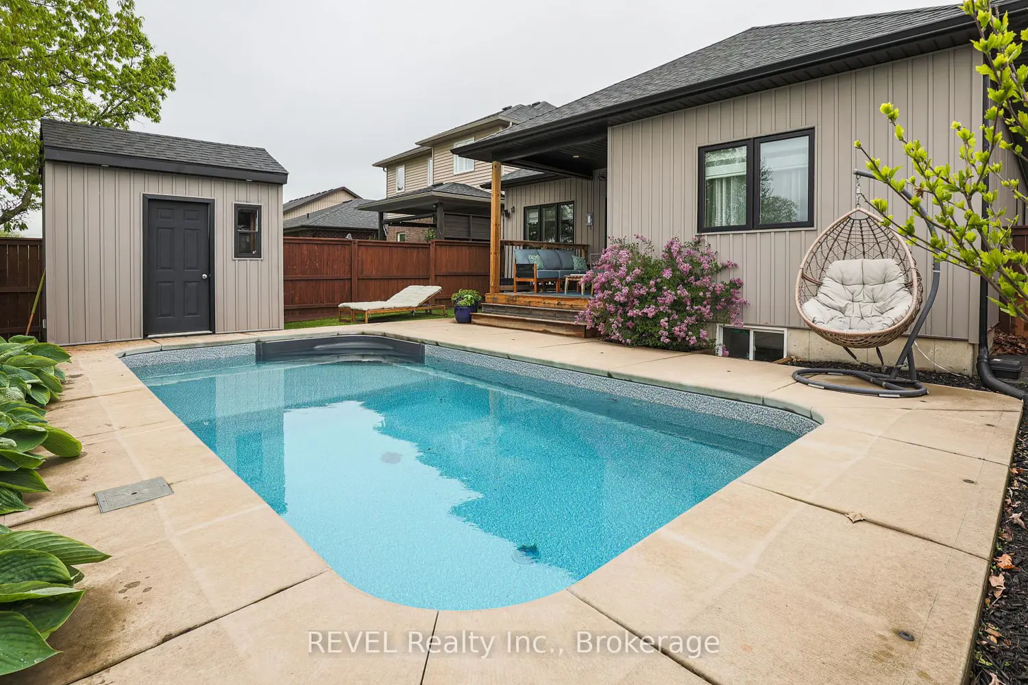 15 Willowbrook Drive photo 5