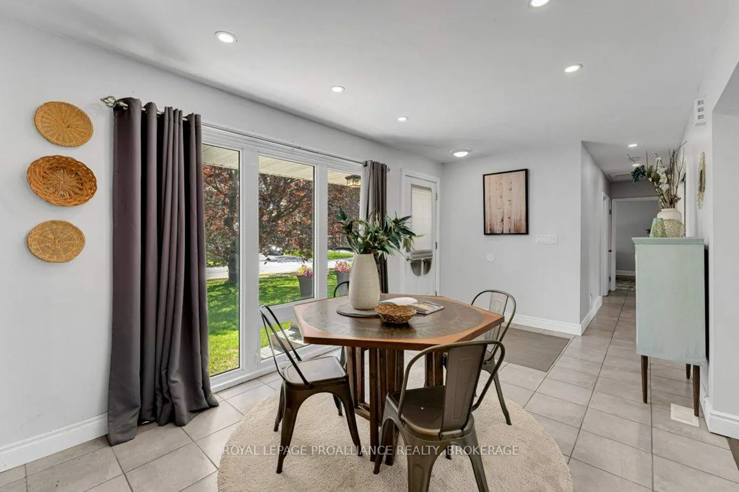 168 Avenue Road photo 2