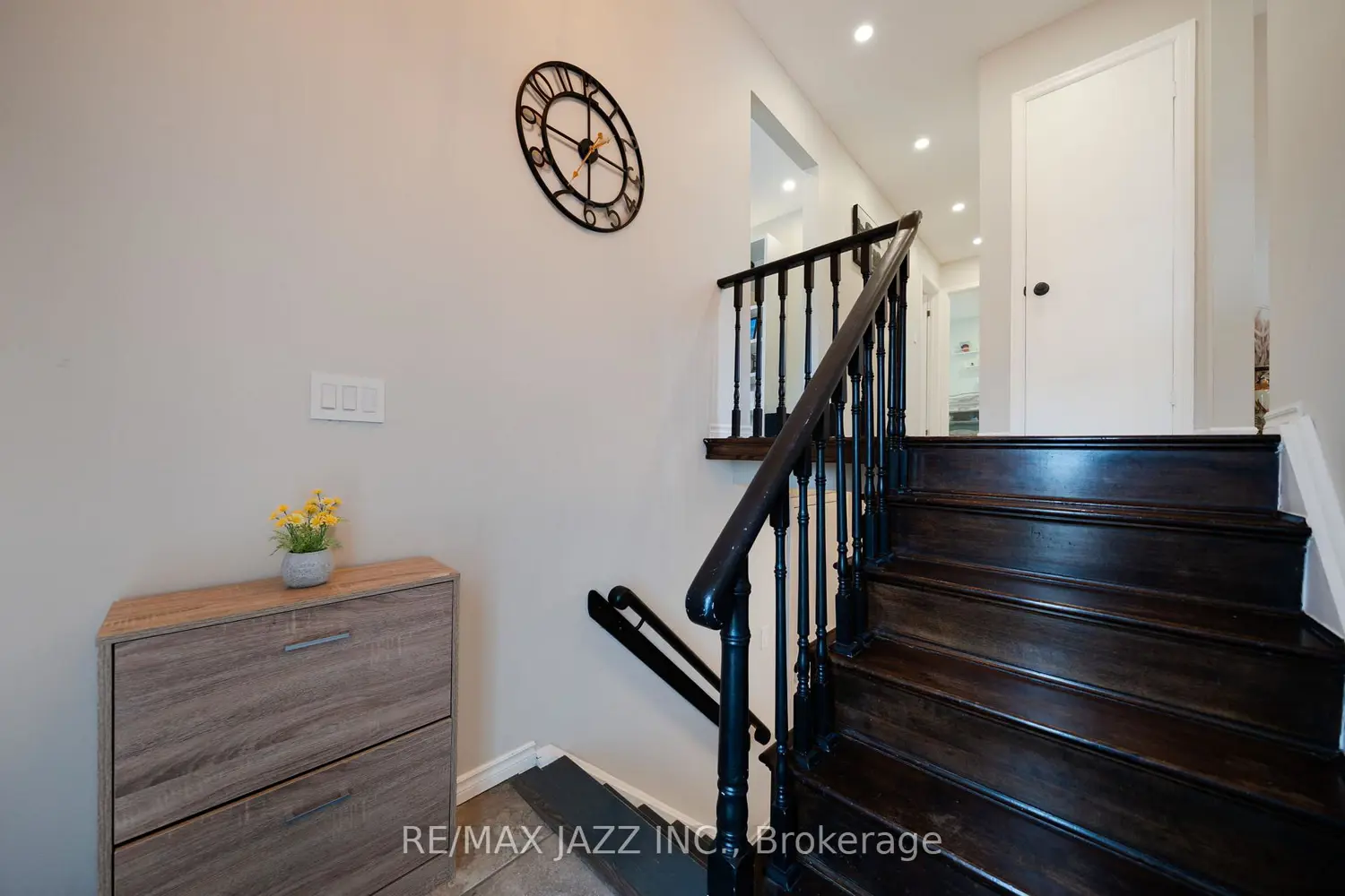 1007 Cardinal Court photo 3