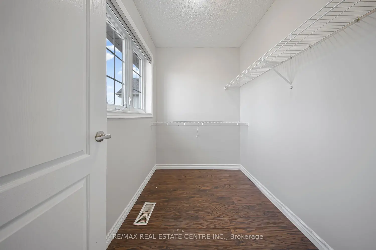 Additional image 13 of 864 Frontenac Crescent