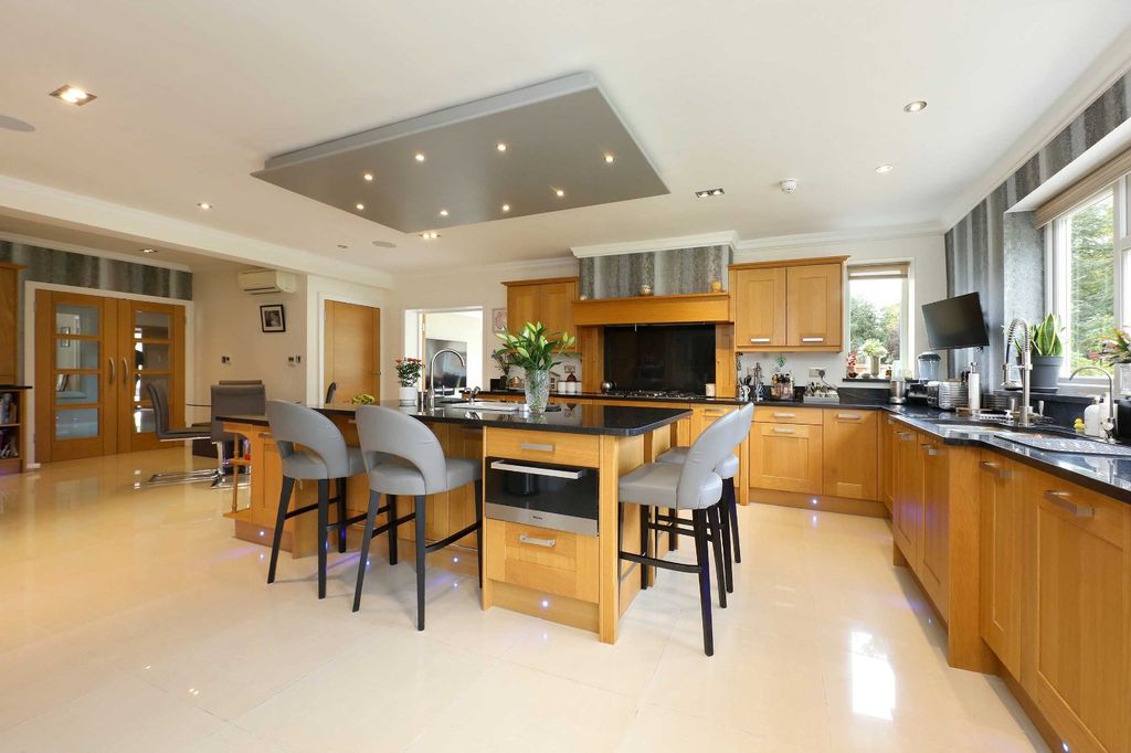 Additional image 2 of 7 bed detached house for saleVicarage Way, Gerrards Cross, Buckinghamshire SL9