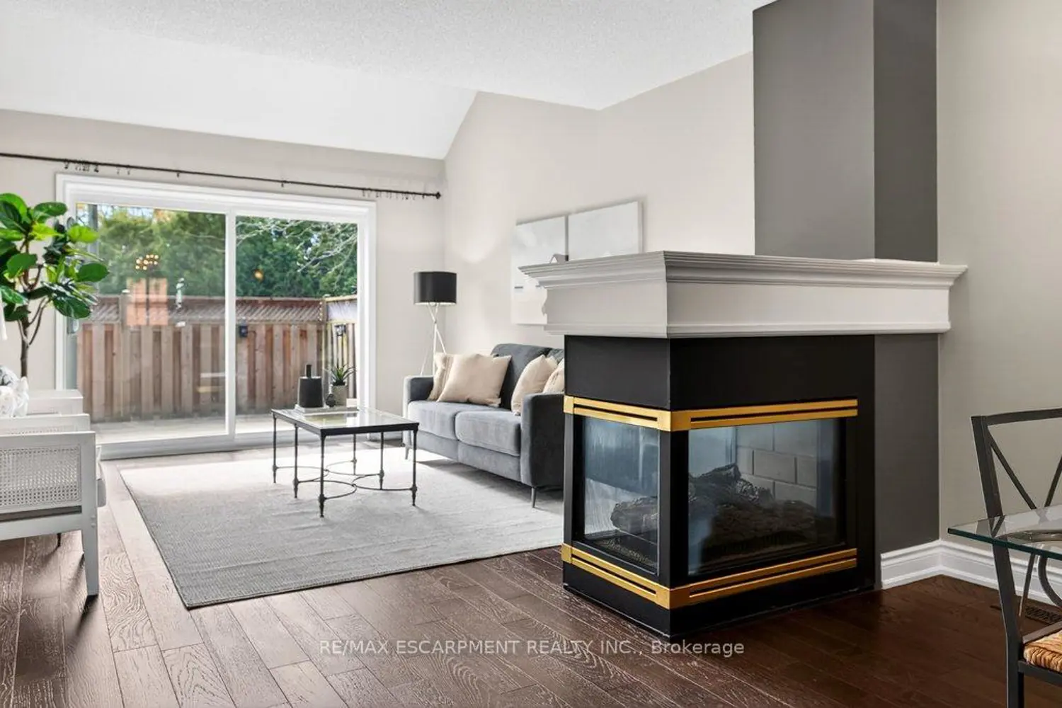 2350 New Street 20 photo 3