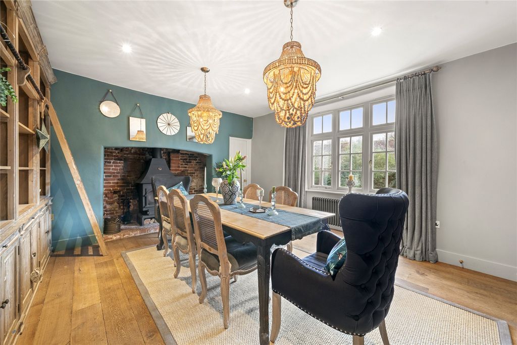 5 bed detached house for saleSutton Park, Sutton Green, Guildford, Surrey GU4 photo 4