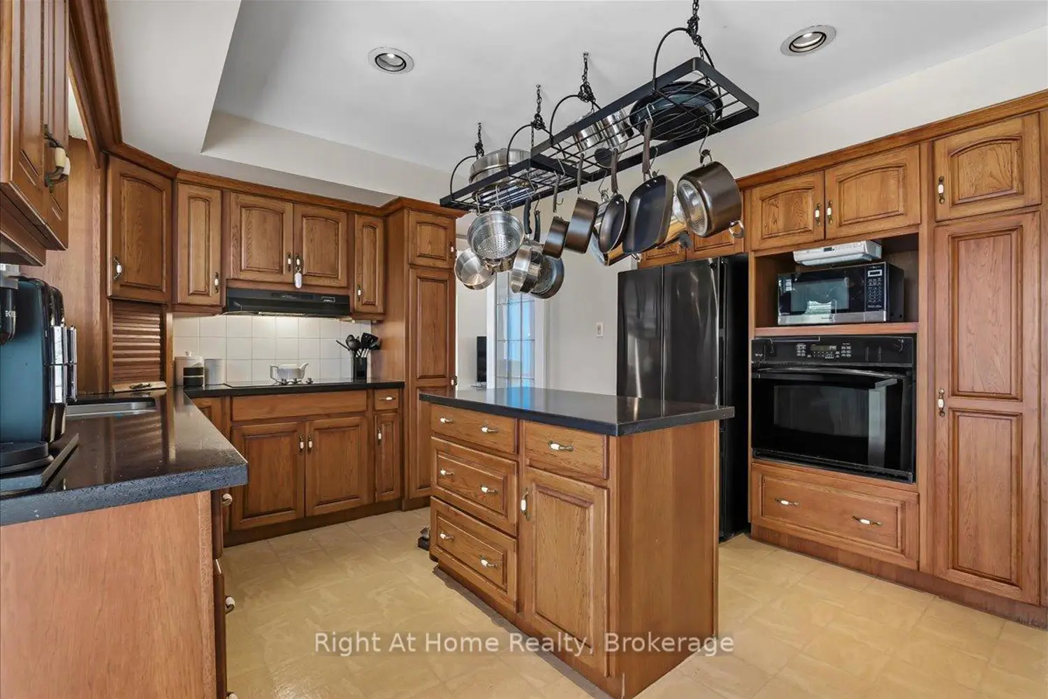 1252 Britannia Road photo 5