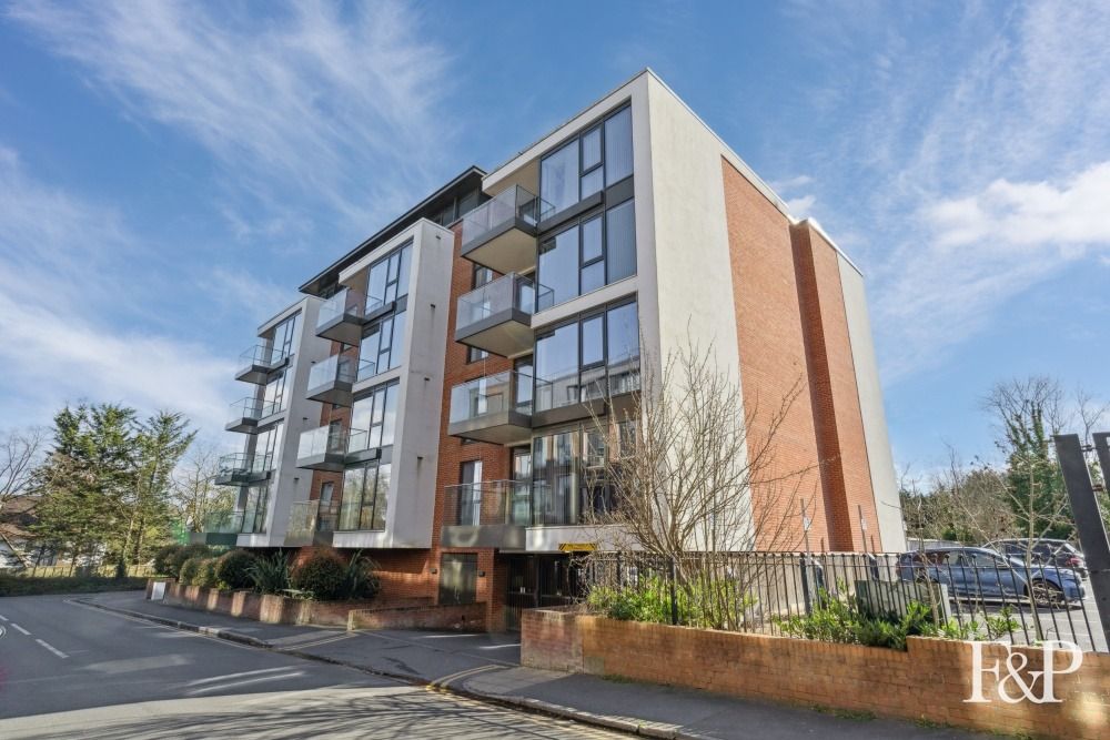 2 bed flat for saleStation Road, Gerrards Cross SL9
