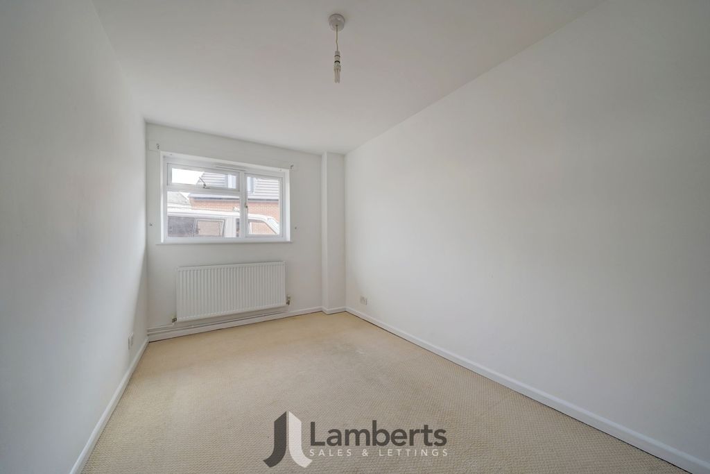 2 bed flat for saleSchool Road, Evesham WR11 photo 3