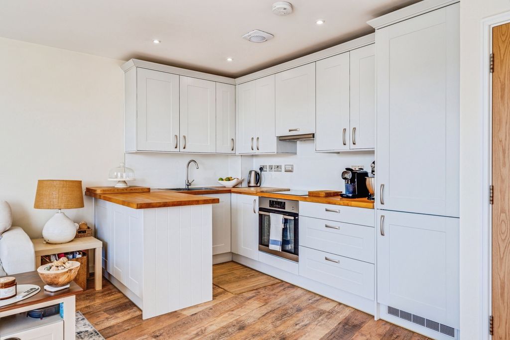 2 bed flat for saleRedwing Crescent, Waterstone Way, Greenhithe, Kent DA9 photo 3