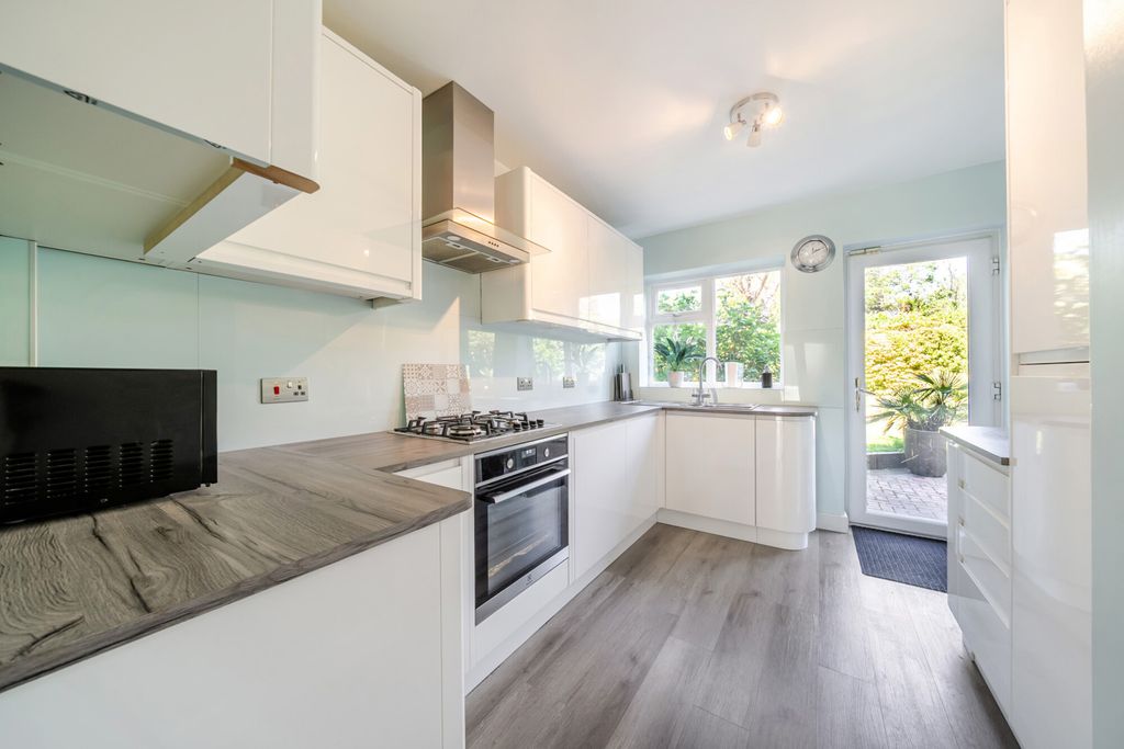 Additional image 2 of 3 bed detached house for saleAvenue Road, Erith DA8