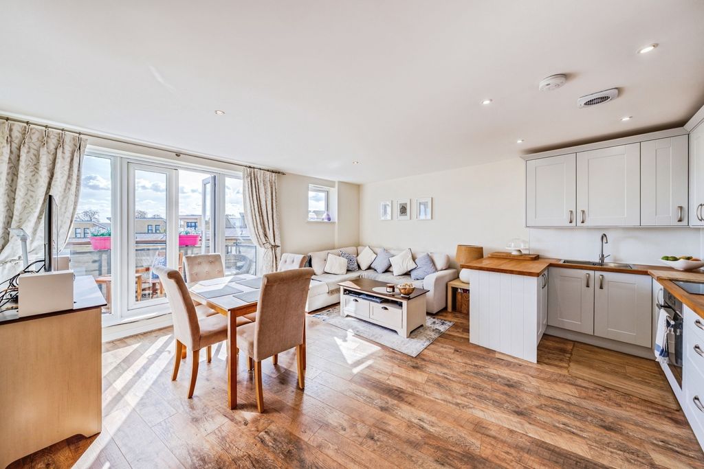 2 bed flat for saleRedwing Crescent, Waterstone Way, Greenhithe, Kent DA9 photo 2