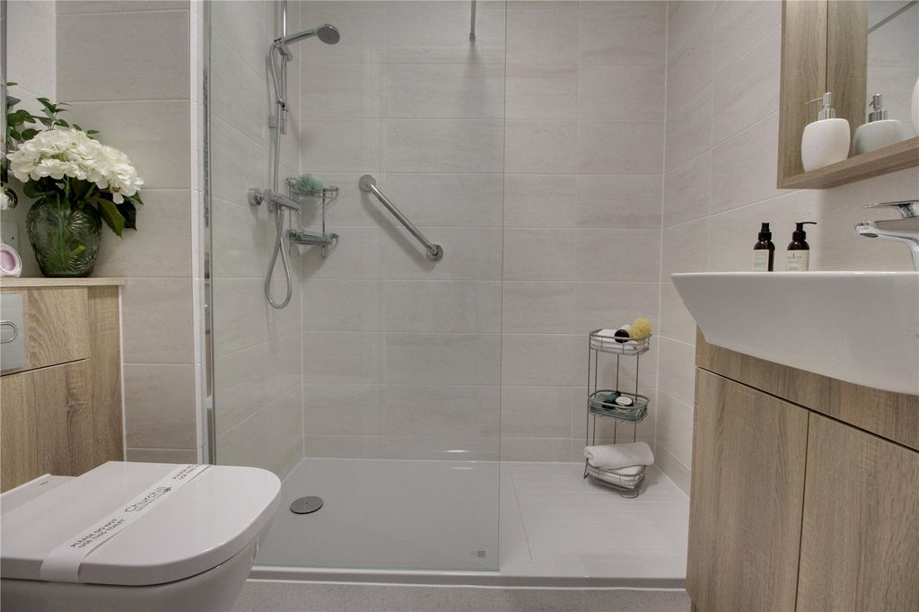 1 bed flat for saleCrookham Road, Fleet GU51 photo 5