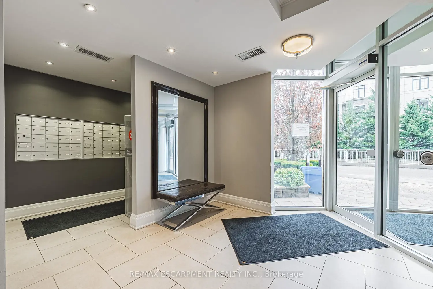 125 Wilson Street 312 photo 3