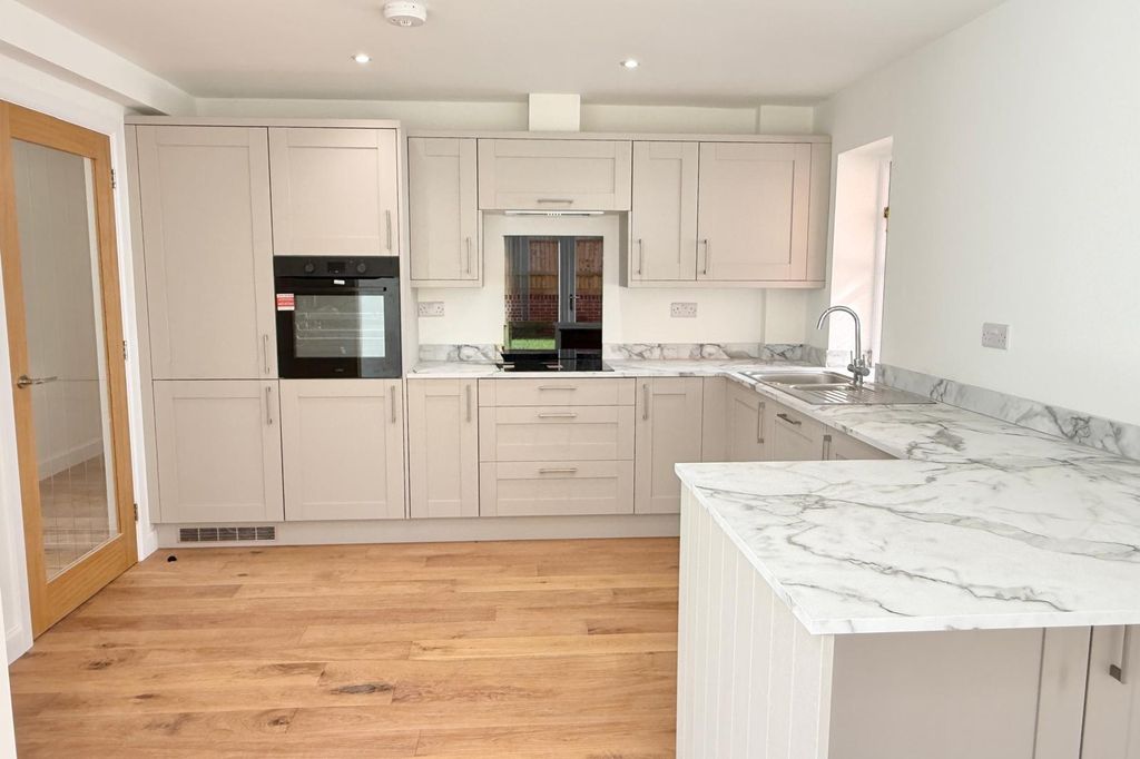 Additional image 8 of 3 bed bungalow for saleShaftesbury Street, Fordingbridge SP6