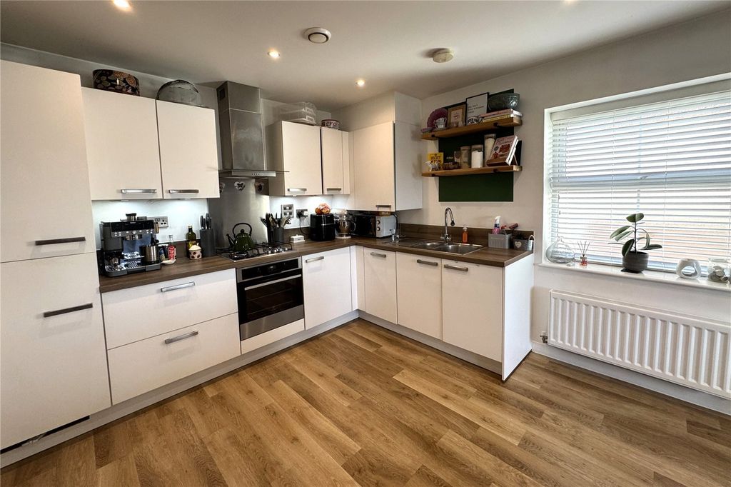 Additional image 10 of 2 bed flat for saleMaybery House, Sopwith Drive, Farnborough, Hampshire GU14