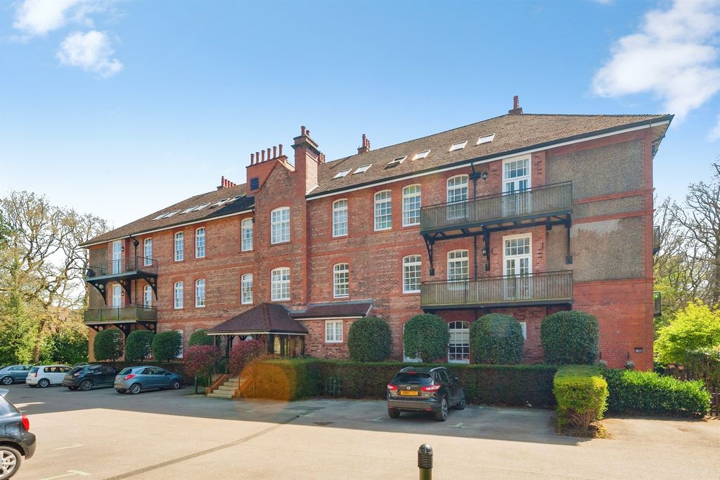 3 bed flat for saleKingswood Park, Kingswood, Frodsham WA6