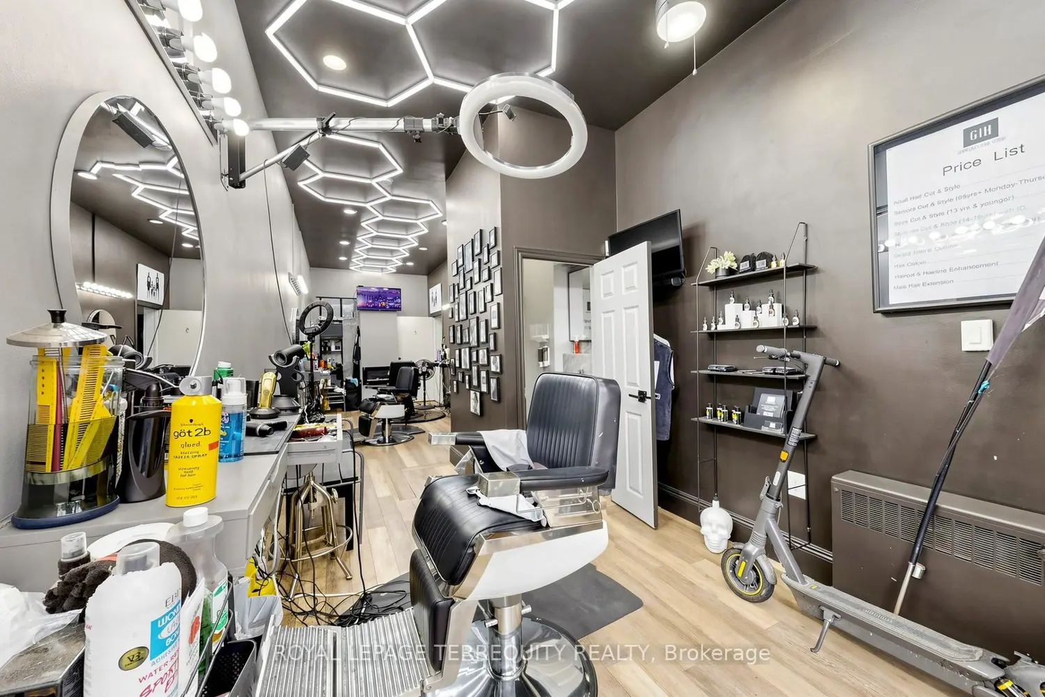 321 Lakeshore Road photo 2