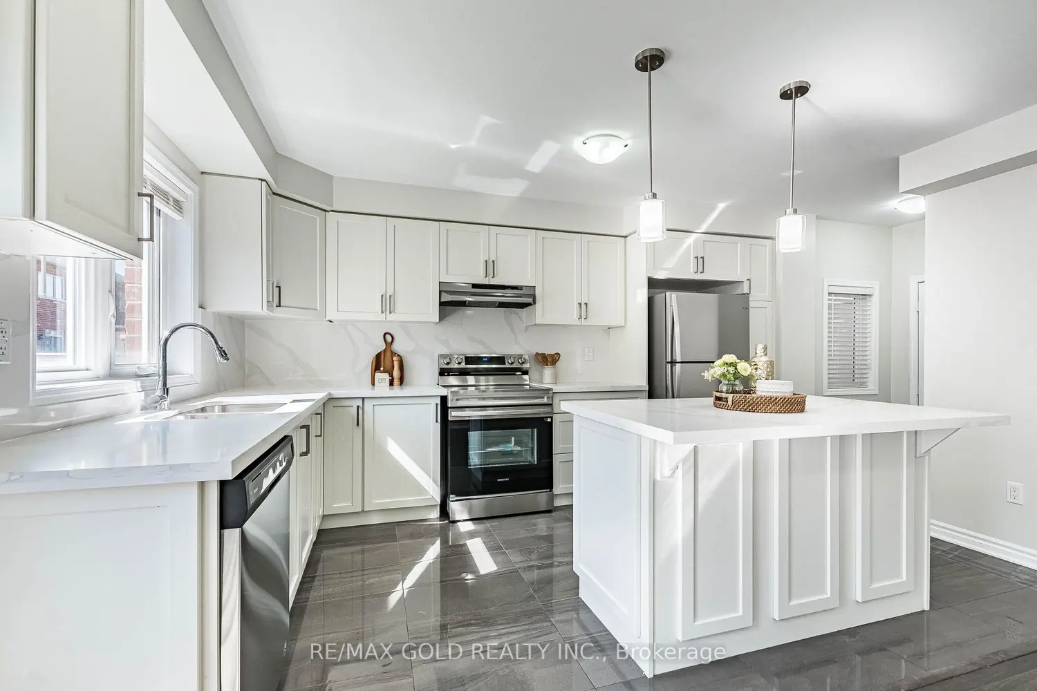 87 Benhurst Crescent photo 5
