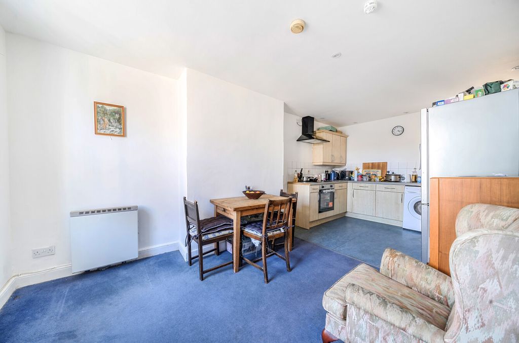 Additional image 4 of 2 bed flat for saleMarlborough Street, Faringdon, Oxfordshire SN7