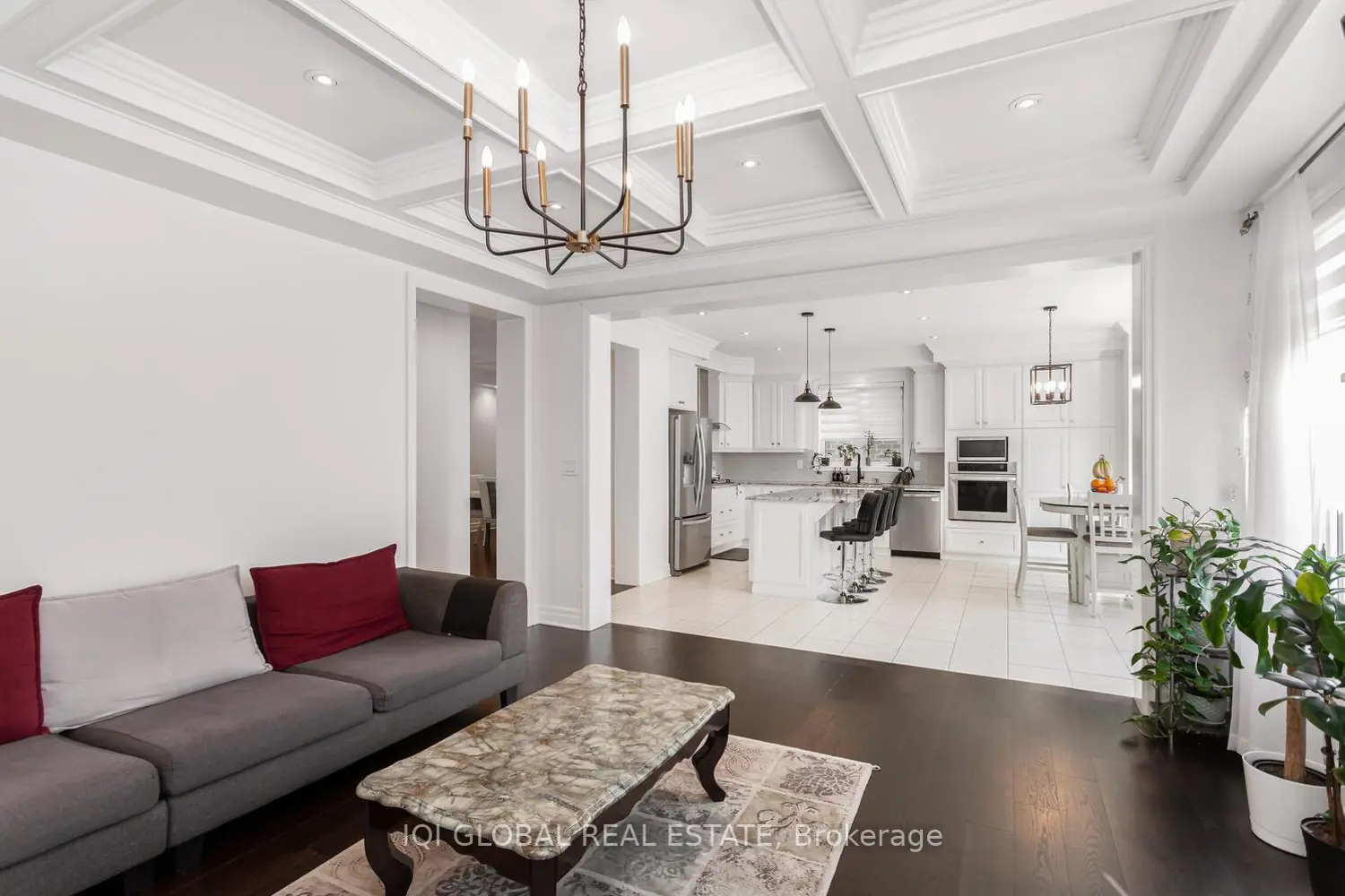 274 Hinton Terrace photo 4