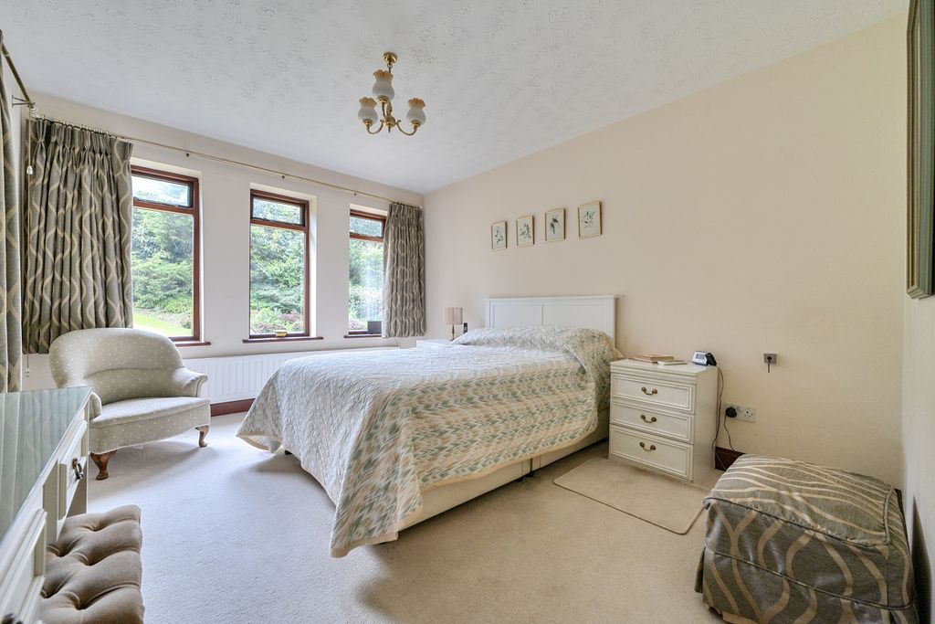 Additional image 15 of 3 bed flat for saleRaylands Mead, Gerrards Cross, Buckinghamshire SL9