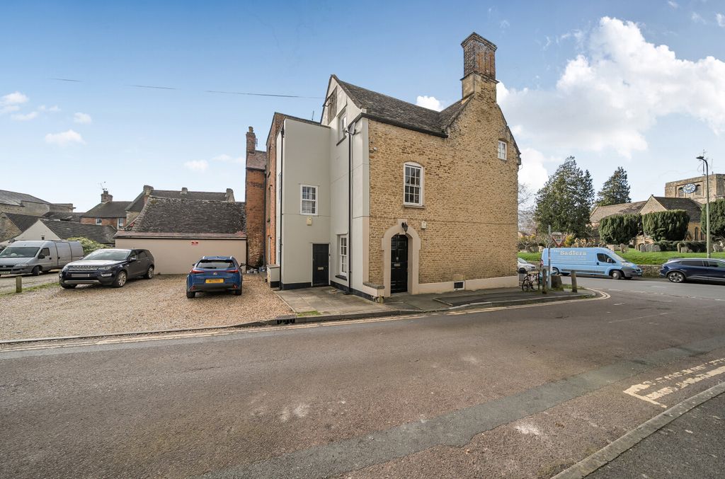 Additional image 13 of 2 bed flat for saleChurch Street, Faringdon, Oxfordshire SN7