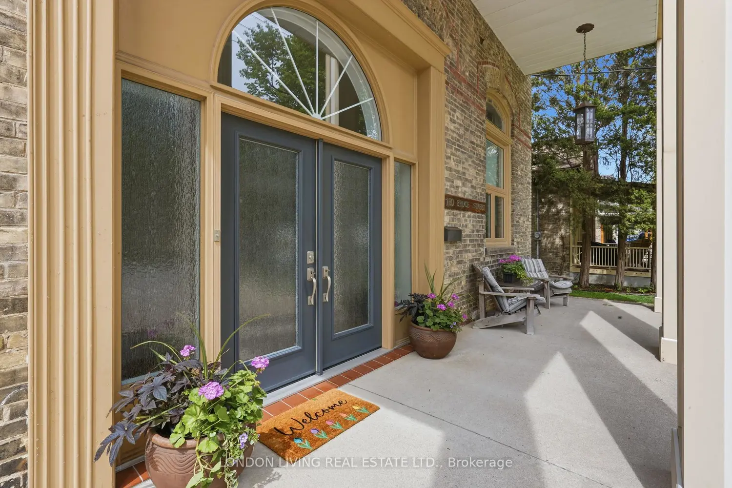 160 Bruce Street photo 2