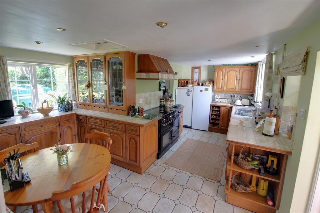 4 bed detached house for saleMaisemore, Gloucester GL2 photo 4