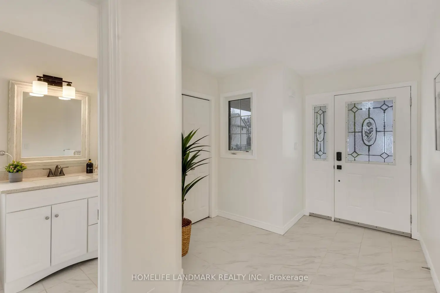 102 Iron Gate Street photo 2