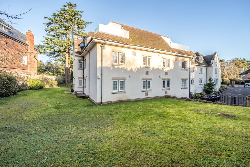 Additional image 20 of 2 bed flat for salePackhorse Road, Gerrards Cross, Buckinghamshire SL9
