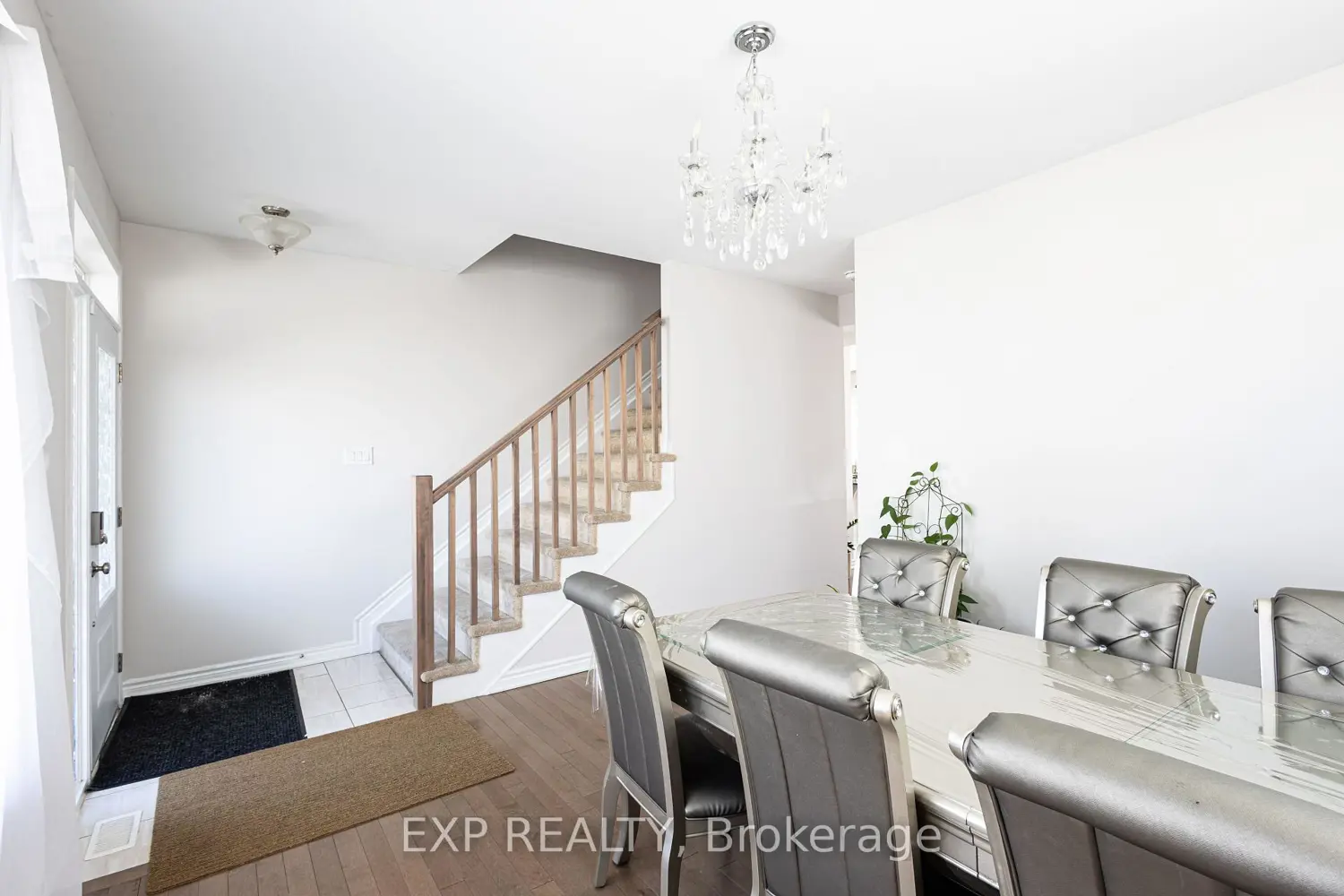 1008 Carden Lane photo 2