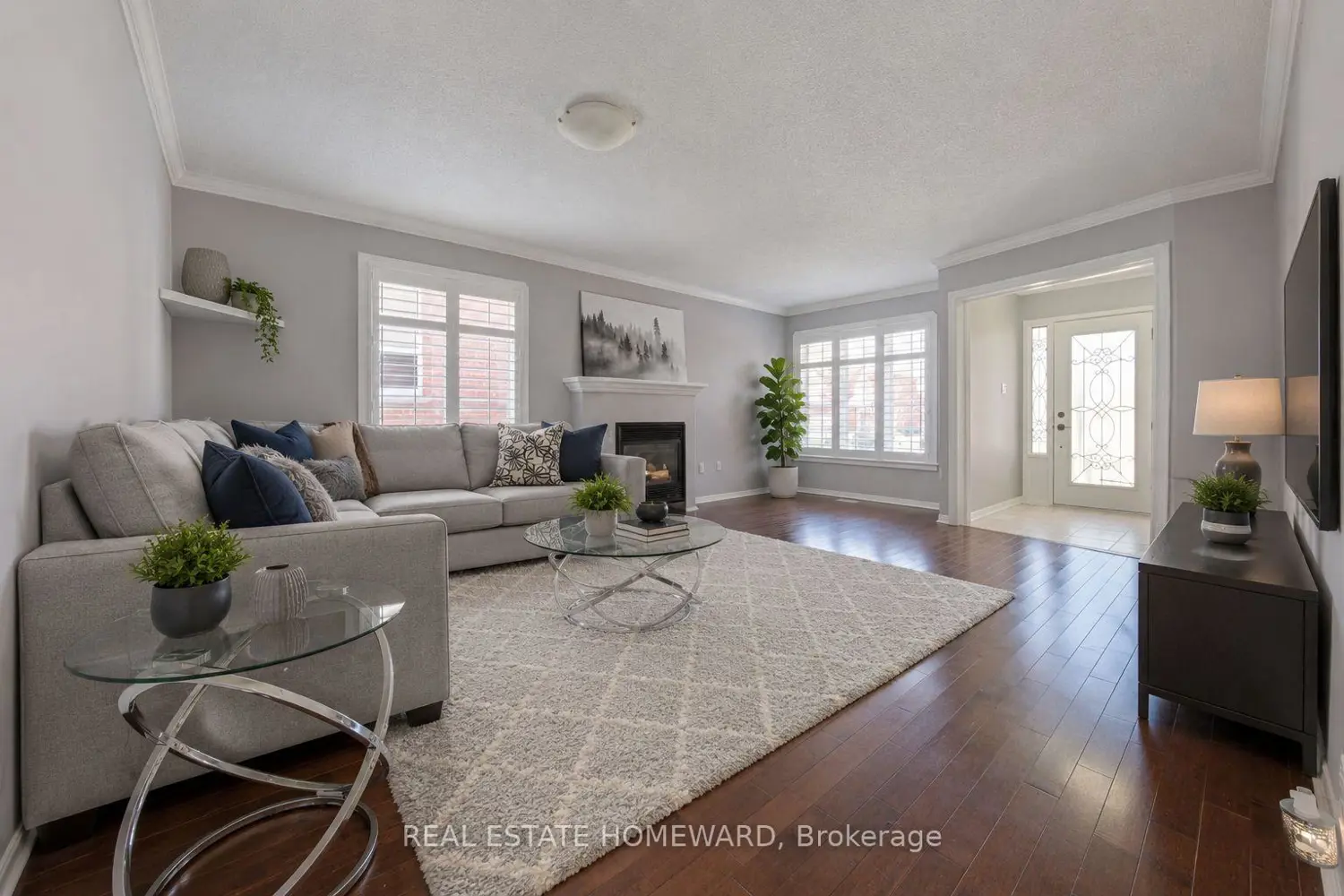 1283 Vincent Crescent photo 3