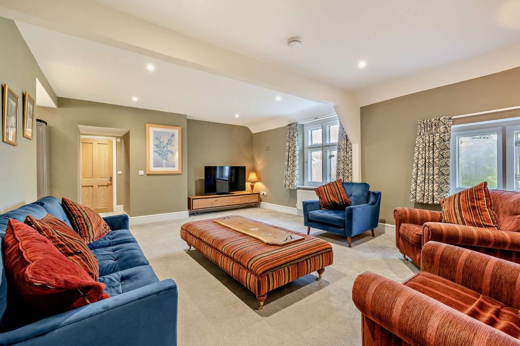 Additional image 2 of 1 bed flat for saleHigh Street, Fairford, Gloucestershire GL7