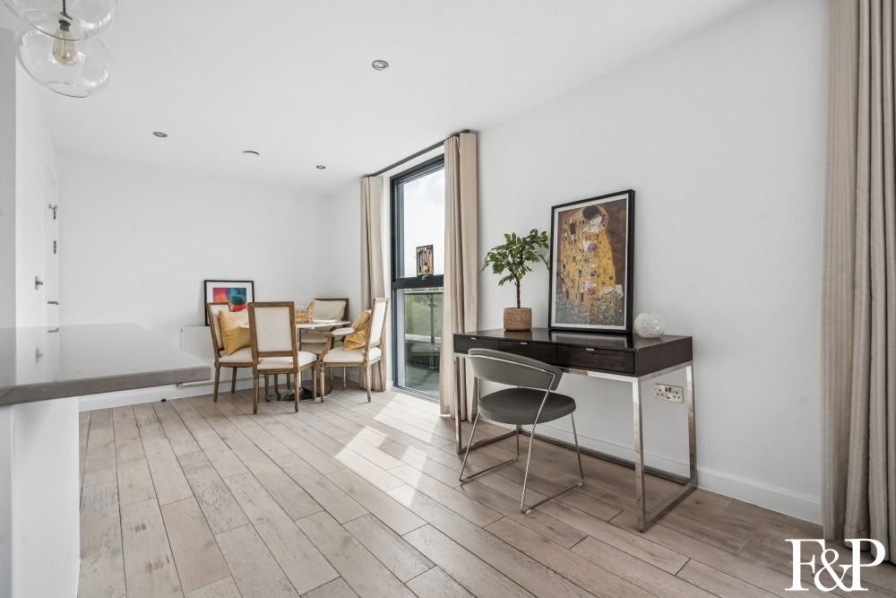Additional image 6 of 2 bed flat for saleStation Road, Gerrards Cross SL9