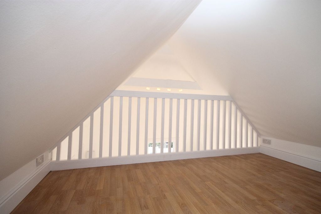 1 bed flat for saleThe Old Postmaster's House, East Street, Faversham ME13 photo 5